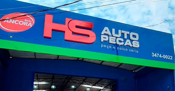 Fachada de uma loja HS Auto Peças